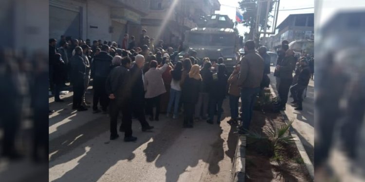 Halk Rus devriyesinin yolunu kesti