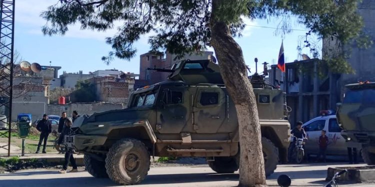 Halk Rus devriyesinin yolunu kesti