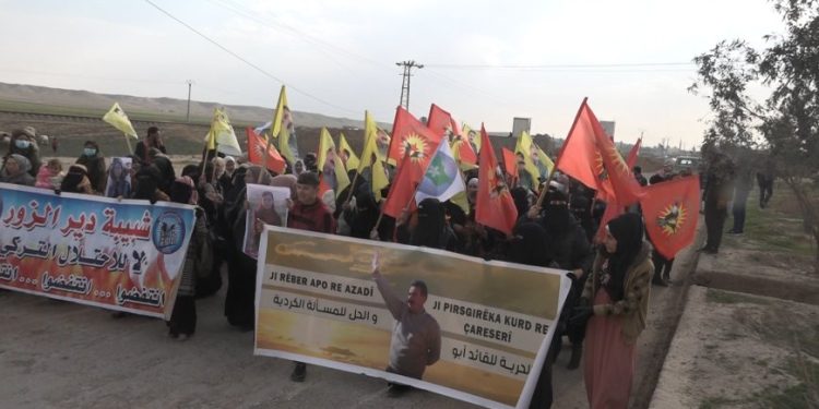 Dêrazor’lu gençler öncülüğünde Türk devletinin savaş politikalarına karşı yürüyüş düzenlendi