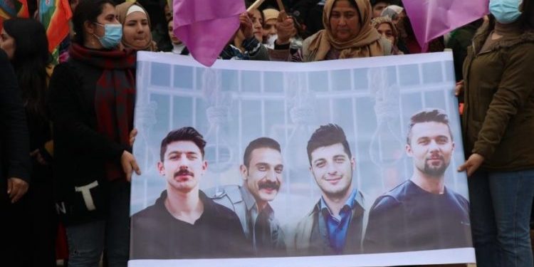 Kuzey ve Doğu Suriye halkı 4 Kürt gencinin idam edilmesini protesto etti
