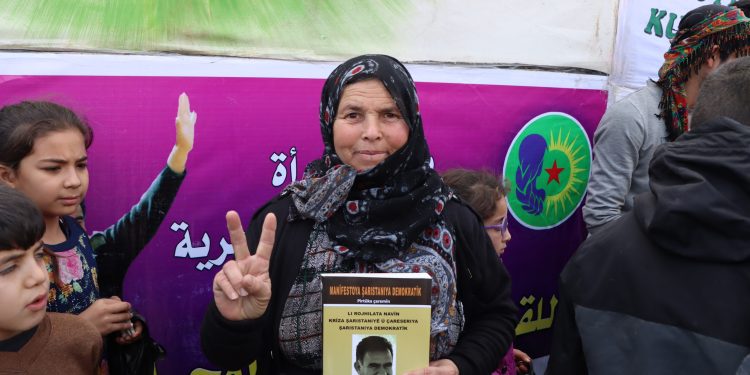 Minbiçli gençler, Gezgin Kütüphane faaliyetiyle Önder Apo’nun fikirlerini yayıyor