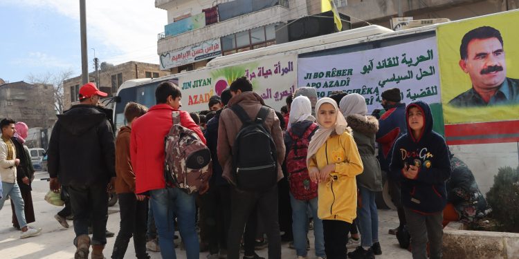 Minbiçli gençler, Gezgin Kütüphane faaliyetiyle Önder Apo’nun fikirlerini yayıyor