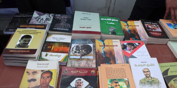 Minbiçli gençler, Gezgin Kütüphane faaliyetiyle Önder Apo’nun fikirlerini yayıyor