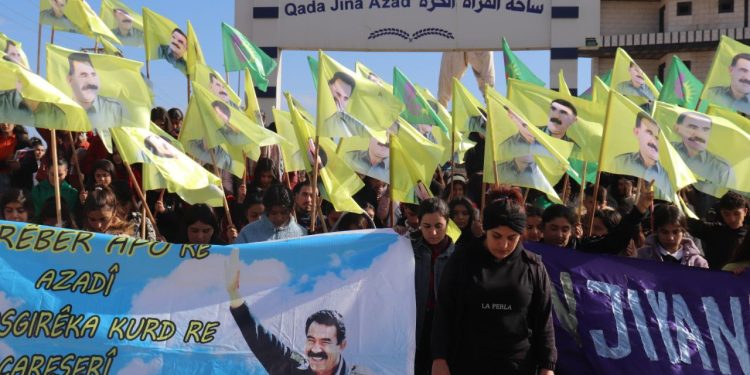 Tevgera Xwendekarên Jin, Önder Apo için yürüdü