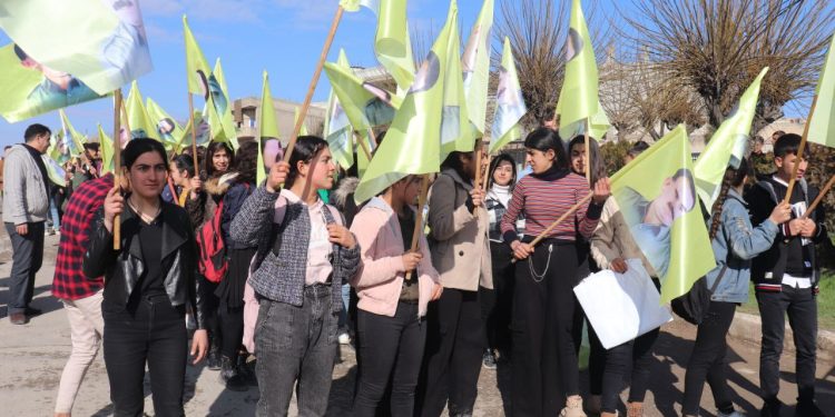 Tevgera Xwendekarên Jin, Önder Apo için yürüdü