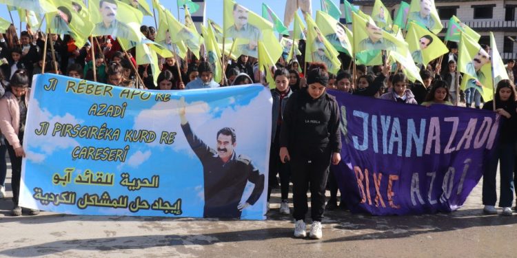 Tevgera Xwendekarên Jin, Önder Apo için yürüdü