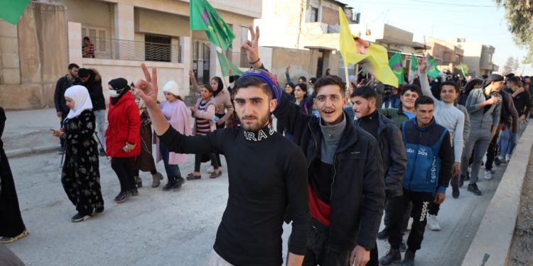 “Barzani ailesinin İhanetine karşı her yer Direniş her yer Gerilla”