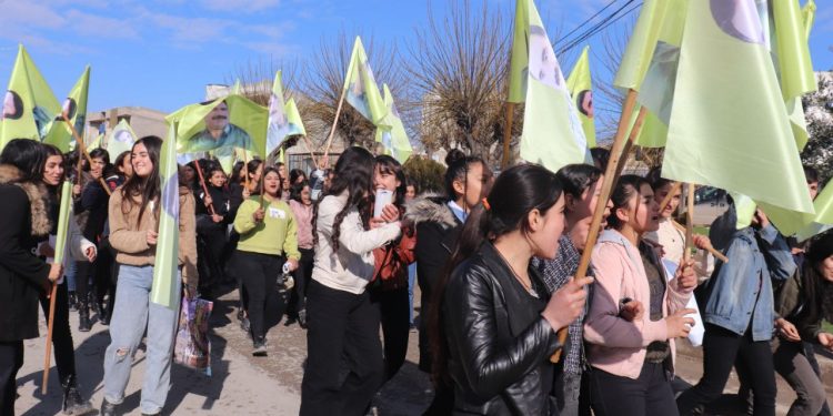 Tevgera Xwendekarên Jin, Önder Apo için yürüdü