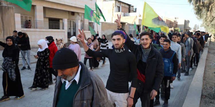 “Barzani ailesinin İhanetine karşı her yer Direniş her yer Gerilla”