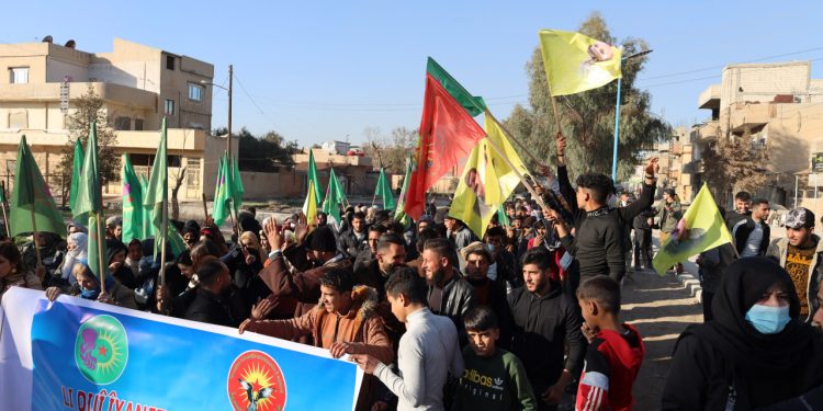 “Barzani ailesinin İhanetine karşı her yer Direniş her yer Gerilla”