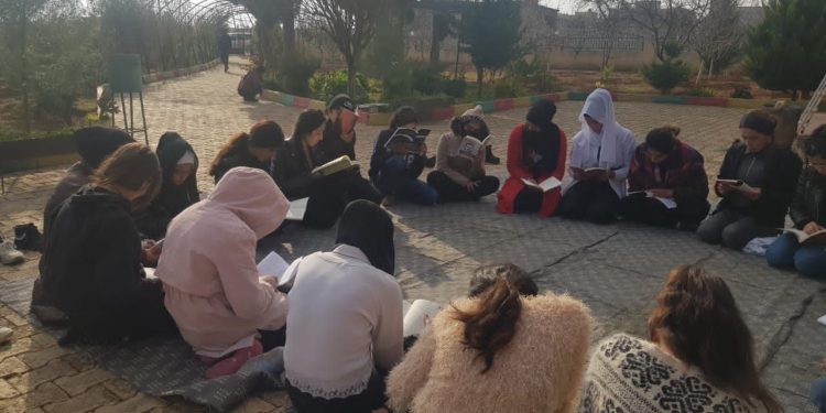 Kobanê’li genç kadınlar Önderlik ideolojisinde derinleşiyor