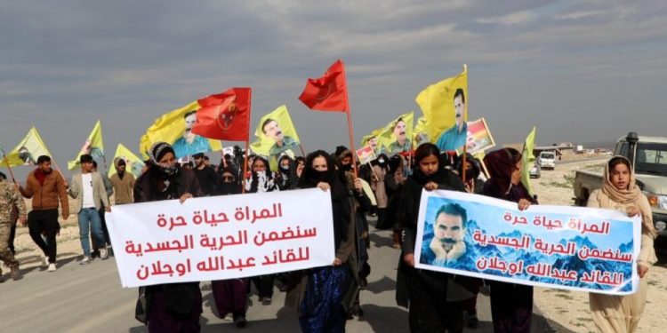 Şengalli Arap kadın ve gençler Önder Apo için yürüdü