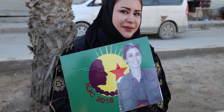 Şehit Sara ve Bişeng, Yekitiya Jinên Ciwan öncülüğünde gerçekleştirilen bir yürüyüşle anıldı