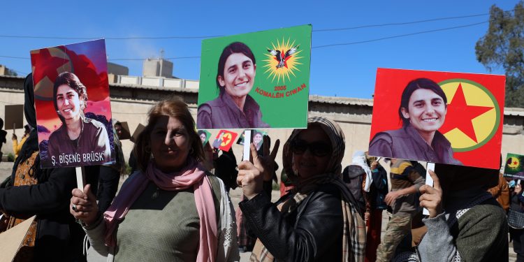 Şehit Sara ve Bişeng, Yekitiya Jinên Ciwan öncülüğünde gerçekleştirilen bir yürüyüşle anıldı