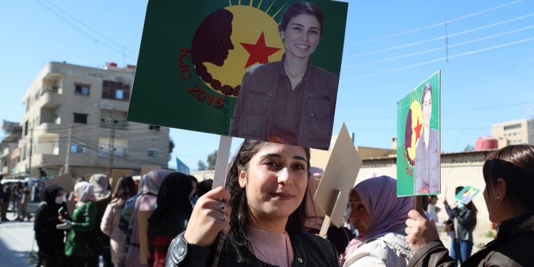 Şehit Sara ve Bişeng, Yekitiya Jinên Ciwan öncülüğünde gerçekleştirilen bir yürüyüşle anıldı