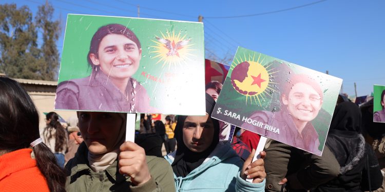 Şehit Sara ve Bişeng, Yekitiya Jinên Ciwan öncülüğünde gerçekleştirilen bir yürüyüşle anıldı