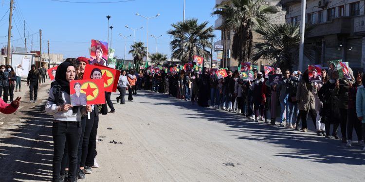 Şehit Sara ve Bişeng, Yekitiya Jinên Ciwan öncülüğünde gerçekleştirilen bir yürüyüşle anıldı
