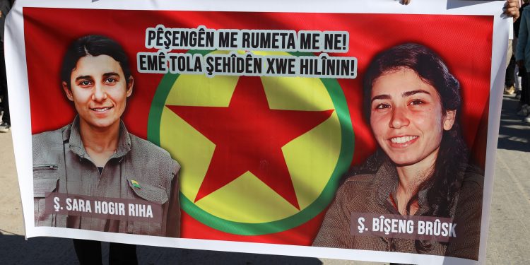 Şehit Sara ve Bişeng, Yekitiya Jinên Ciwan öncülüğünde gerçekleştirilen bir yürüyüşle anıldı