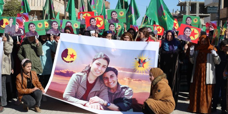 Şehit Sara ve Bişeng, Yekitiya Jinên Ciwan öncülüğünde gerçekleştirilen bir yürüyüşle anıldı