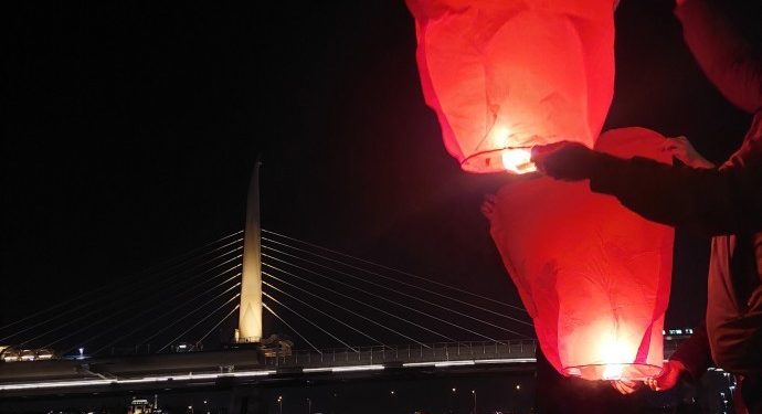 Özgürlük Yürüyüşü için İstanbul’dan dilek fenerleri uçuruldu