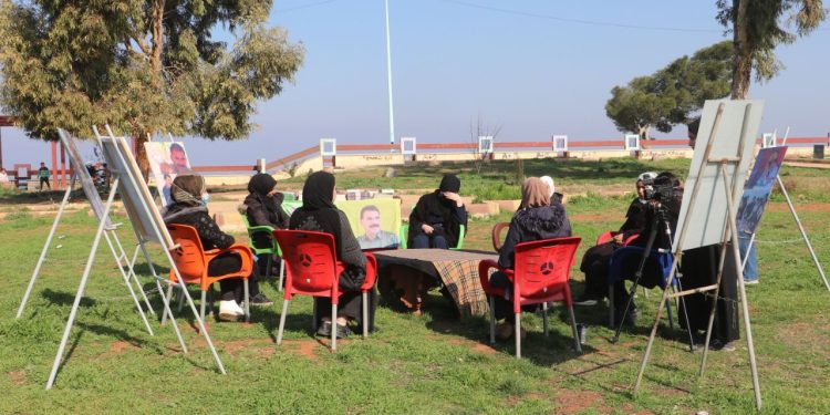 Yekitiya Jinên Ciwan üyeleri komploya karşı bilinçlendirme faaliyetlerine devam ediyor