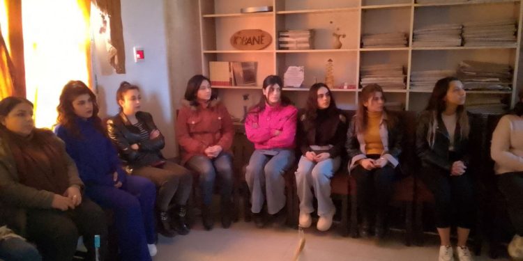 Yekitiya Jinên Ciwan üyeleri komploya karşı bilinçlendirme faaliyetlerine devam ediyor