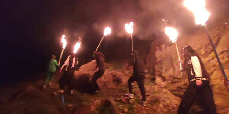 Gençler Ezmer Dağı’nda Newroz ateşi yaktı