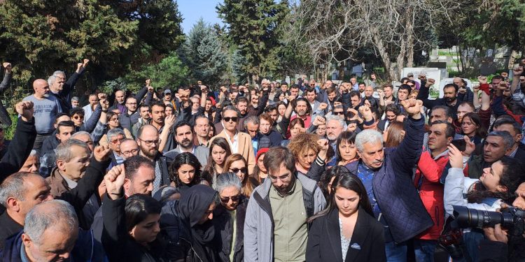 Berkin Elvan, katledilişinin 10. yılında mezarı başında anıldı: “Berkin’in adı sokaklarda, meydanlarda, sloganlarda”