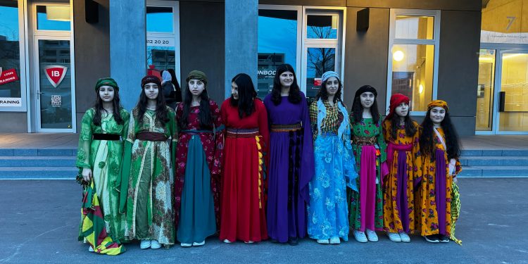 Biel Newroz ateşini büyüttü