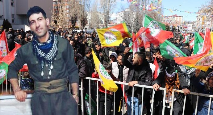 Gözaltına alınan gençlerin yöresel kıyafetlerine el konuldu