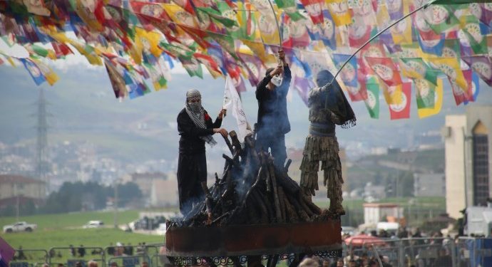 Cizîr Newrozundan notlar: Gençler Newroza damgasını vurdu