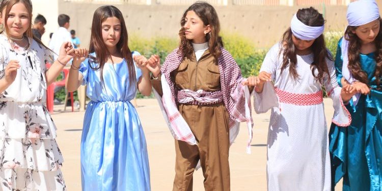 Şengal’de çocuklar 4 Nisan’ı kutladı