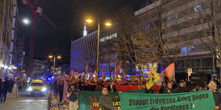 Stuttgart’da gençler: Kürtler burada, Faşistler nerede?