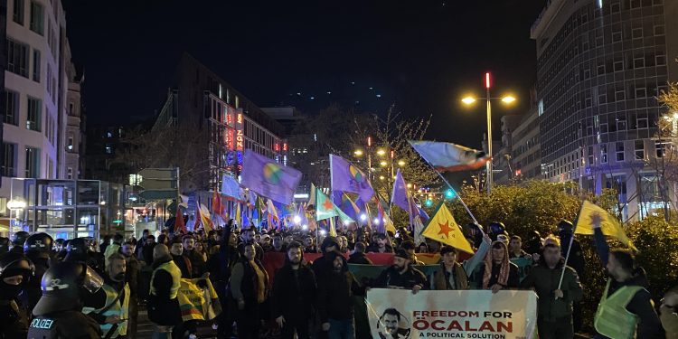 Stuttgart’da gençler: Kürtler burada, Faşistler nerede?