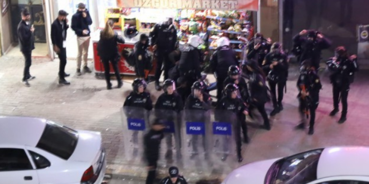 DEM Partililere polis saldırısı, İl Eşbaşkanı gözaltına alındı