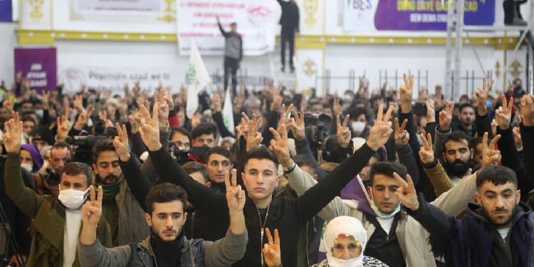 Gençlerin umudu DEM Parti!