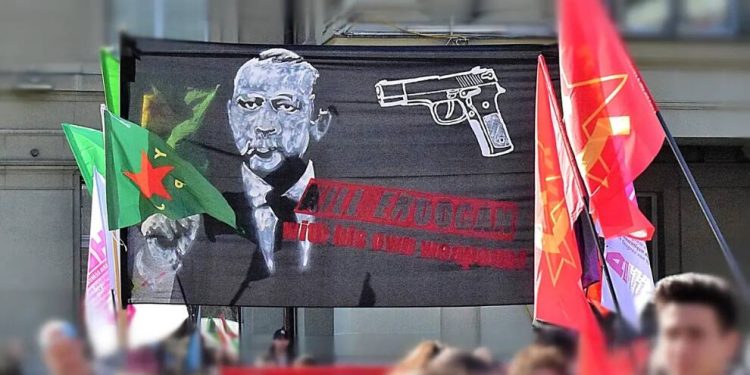 Erdoğan’a ölüm pankartı davasının beraat kararı bozuldu