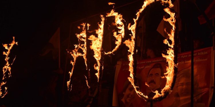 Dünya Emekçi Kadınlar Günü münasebetiyle Minbic’te Genç Kadınlar Birliği tarafından meşaleli yürüyüş düzenlendi