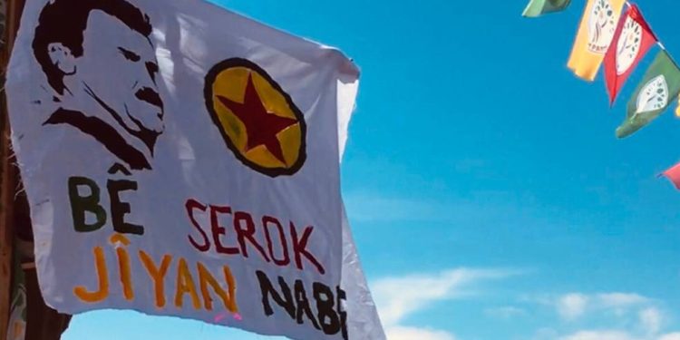 Van Newrozu’nda Yurtsever Gençlik’ten “Bê Serok Jiyan Nabe” pankartı