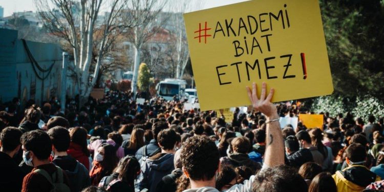Boğaziçi Üniversitesi mezunlarından açıklama: “Boğaziçi Üniversitesi çölleştiriliyor”