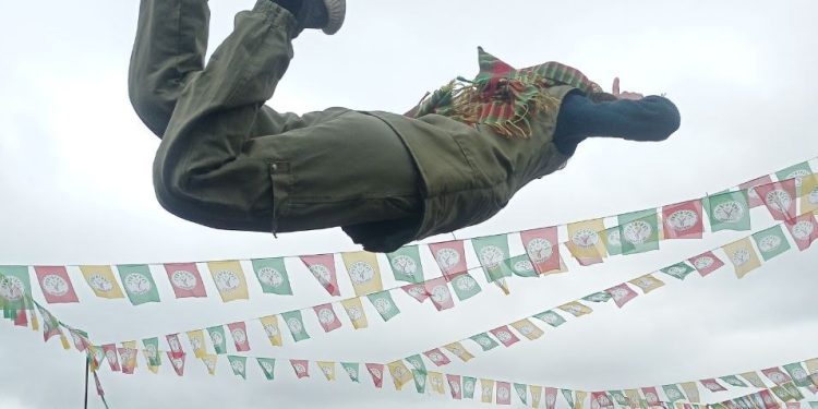 Onbinlerin katıldığı Elîh Newroz’u coşkuyla sürüyor