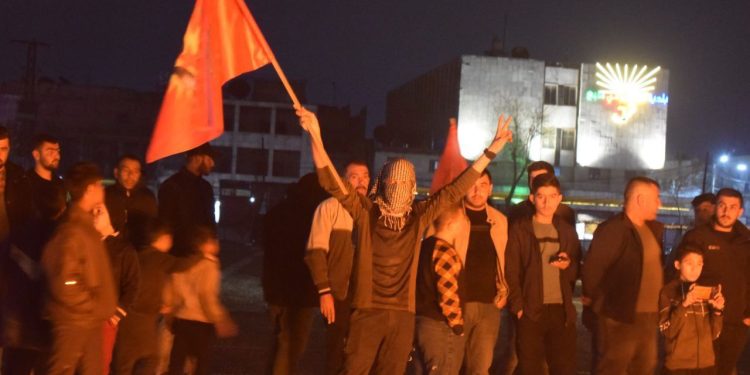 Minbiç gençleri’nden Newroz coşkusu: AGIR BERDE ERŞÊ FAŞİZMÊ