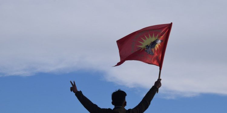 Dünya Emekçi Kadınlar Günü münasebetiyle Minbic’te Genç Kadınlar Birliği tarafından meşaleli yürüyüş düzenlendi