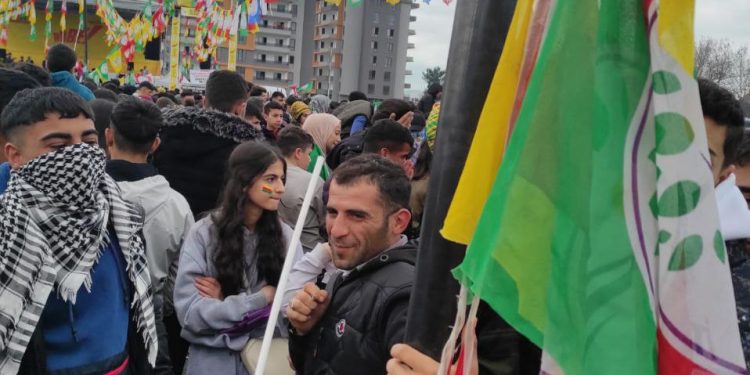 Onbinlerin katıldığı Elîh Newroz’u coşkuyla sürüyor