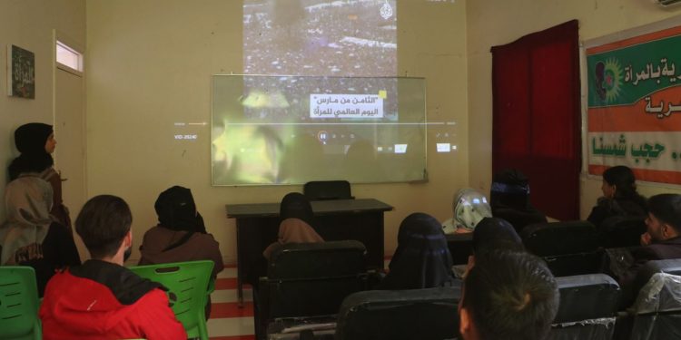 Tabqa- Yekitiya Jinên Ciwan üyeleri 8 Mart için seminer düzenledi