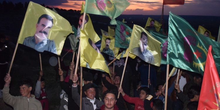 Dünya Emekçi Kadınlar Günü münasebetiyle Minbic’te Genç Kadınlar Birliği tarafından meşaleli yürüyüş düzenlendi