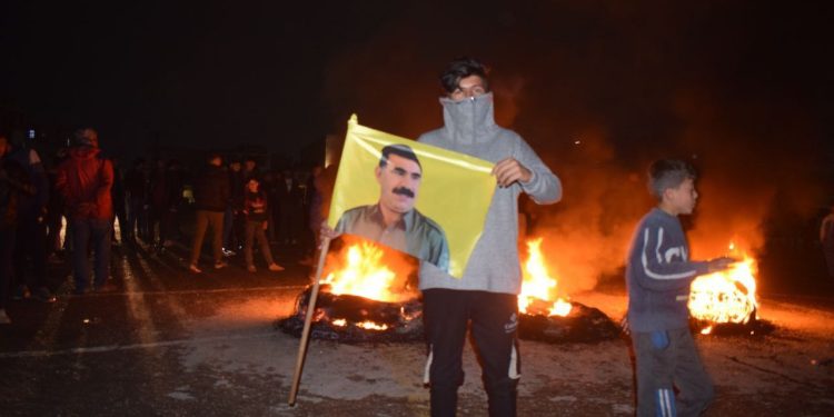 Minbiç gençleri’nden Newroz coşkusu: AGIR BERDE ERŞÊ FAŞİZMÊ