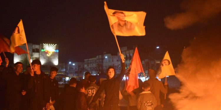 Minbiç gençleri’nden Newroz coşkusu: AGIR BERDE ERŞÊ FAŞİZMÊ