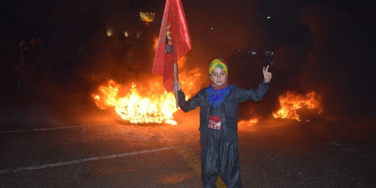 Minbiç gençleri’nden Newroz coşkusu: AGIR BERDE ERŞÊ FAŞİZMÊ