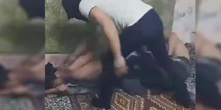 Türk asker iki Arap genci kaçırdı, fidye istedi, işkence yaptı